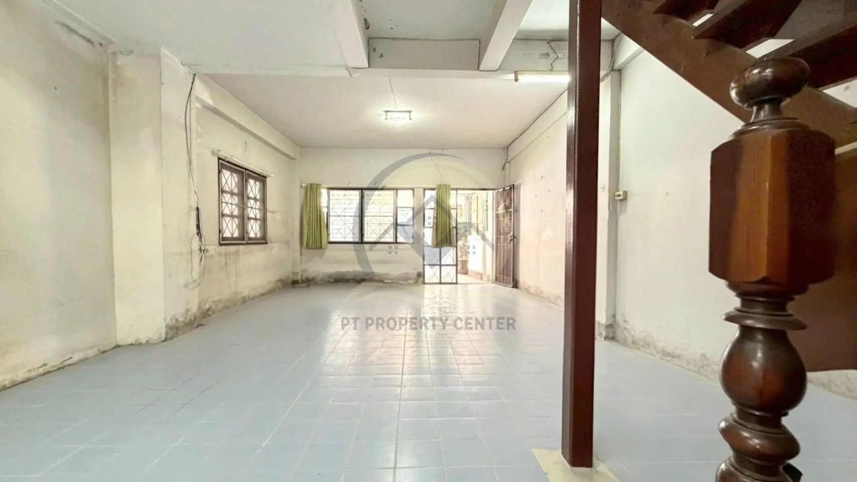 หมู่บ้านเพชรทวี ทาวน์โฮม 2 ชั้น ซอยเพชรบ้านสวน 13  ถนนเพชรบ้านสวน - สุขุมวิท ชลบุรี -	ราคาพิเศษสุด ทำเลใจกลางเมือง