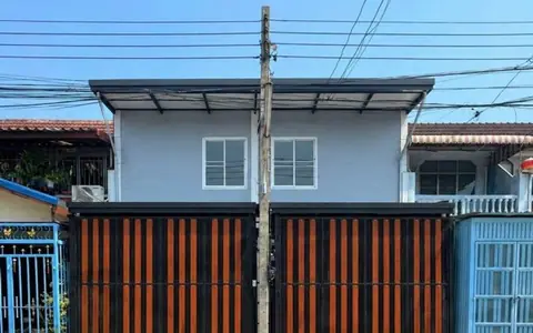 หมู่บ้านพระปิ่น 2 บรมราชชนนี ศาลาธรรมสพน์ เขตทวีวัฒนา กรุงเทพ ทาวน์โฮม 2 ชั้น ตีละทุติดกัน รีโนเวทแล้ว พร้อมอยู่ ต่อรองได้