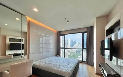 ็็คอนโด Luxury The Address Sathorn  (คอนโดดิ แอดเดรส สาทร)