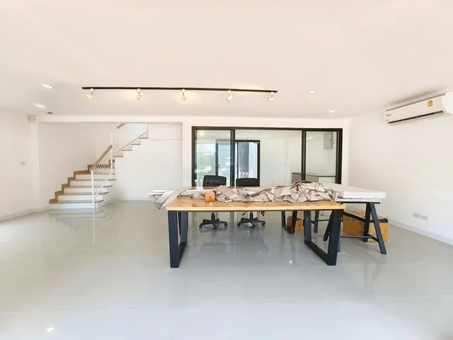 ขาย ให้เช่า Home Office 4 ชั้น WERKK กิ่งแก้ว ตึกใหม่พร้อมใช้งาน 5 นาทีถึงสนามบิน โถงใหญ่ทุกชั้น 1 ห้องนอน 3 ห้องน้ำ