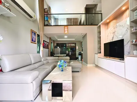ขาย ทาวน์โฮมหรู Patio พัฒนาการ 32 หน้าสระน้ำ 33.6ตร.ว. 8.3 ล้านบาท หลังริม 3.5 ชั้น 3ห้องนอน 3ห้องน้ำ เข้าออกได้หลายทาง
