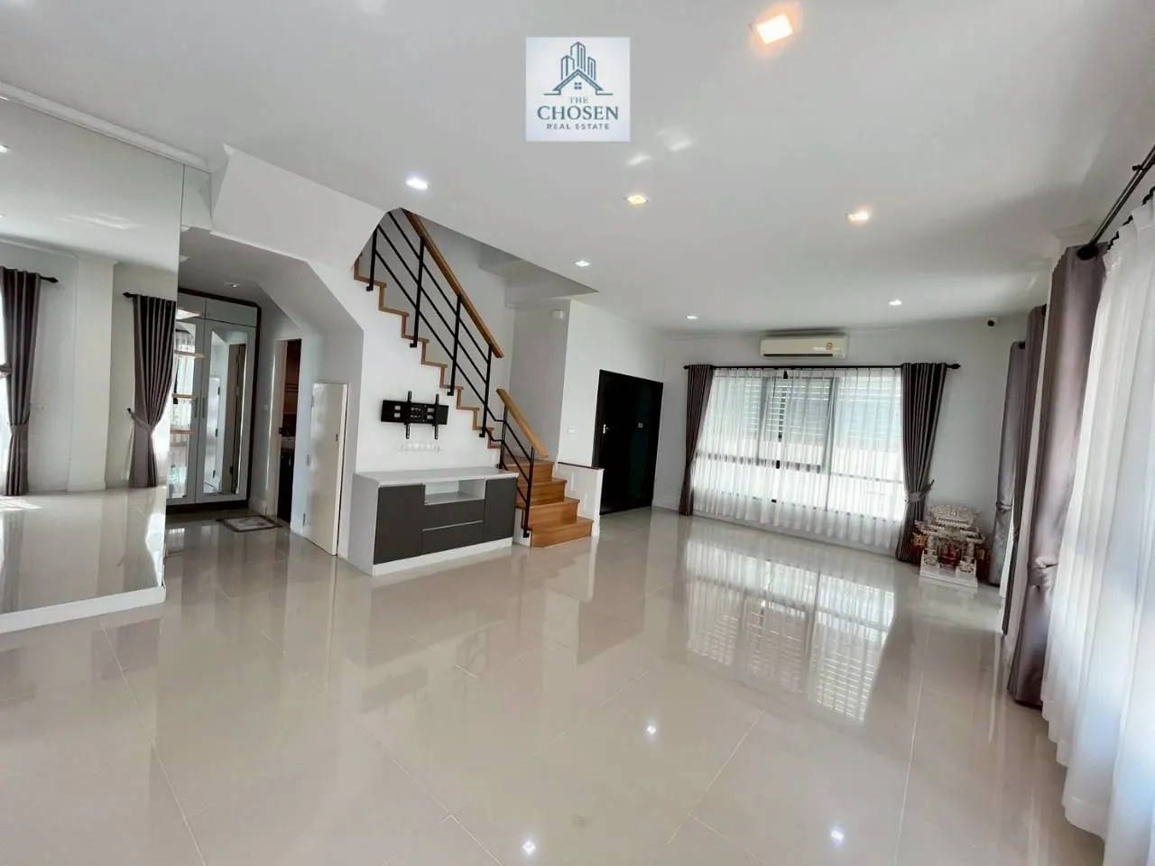 บ้านสวยครบจบ พร้อมเข้าอยู่ ทำเลคุณภาพในโครงการ Supalai Essence Ladprao 107