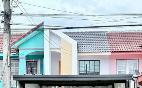 ขายทาวน์เฮ้าส์ 2 ชั้น ม.ณัฐวรรณ ซ.สังฆสันติสุข 18 หนองจอก เนื้อที่ 18.9 ตรว 2นอน 2น้ำ อยู่ถนนเส้นเมน หลังบ้านโล่ง ถนนกว้าง