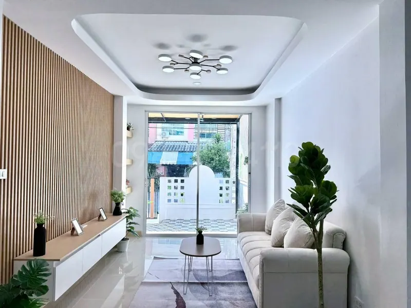 ขายทาวน์เฮาส์ 2 ชั้น ทำเลต้นซอย ม.เพ็ญศิริ4 ซ.เลียบวารี 25/1 หนองจอก เนื้อที่ 20.7 ตรว 3นอน 2น้ำ
