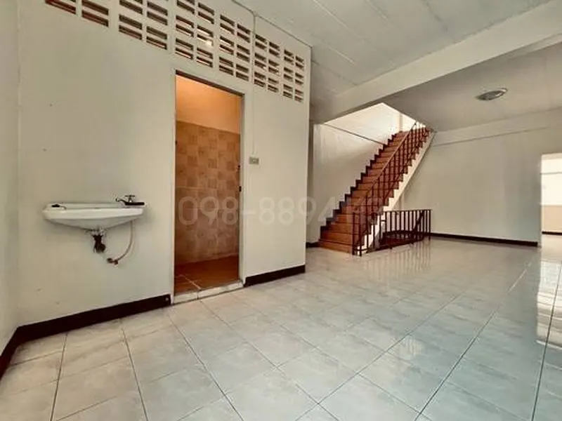ขายอาคารพาณิชย์ 3.5 ชั้น สุขาภิบาล 5 ที่ดิน 18 ตร.ว. พื้นที่ใช้สอย200 ตร.ม.