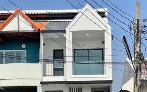 ขายทาวน์โฮม 3 ชั้น เล่นระดับ ซอยติวานนท์43 พื้นที่ 29 ตรว 4นอน 3น้ำ ตกแต่งใหม่พร้อมอยู่ ใกล้สถานีรถไฟฟ้า สามัคคี