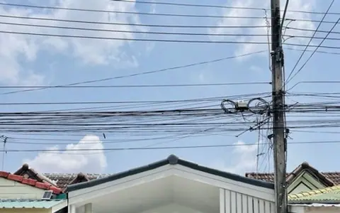 ขายบ้านแฝด ชั้นเดียว รีโนเวทใหม่ มบ.วัฒนาร่มไทร หนองจอก สังฆสันติสุข เนื้อที่ 20 ตรว 2ห้องนอน 1ห้องน้ำ