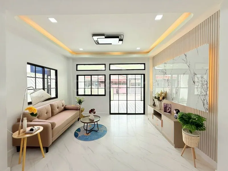 ขายบ้าน 2 ชั้น มบ.อมรทรัพย์ อยู่วิทยา16 รีโนเวทใหม่ เนื้อที่ 21 ตรว 2นอน 2น้ำ บ้านหันหน้าทางทิศใต้