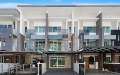 ทาวน์โฮม 3 ชั้น หมู่บ้านทาวน์พลัส เกษตร-นวมินทร์ รีโนเวทใหม่ พร้อมอยู่ได้เลย เหมาะสำหรับทำสำนักงานหรืออยู่อาศัย