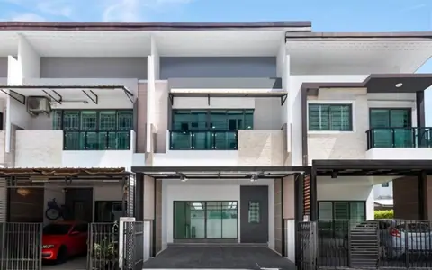 ทาวน์โฮม 2 ชั้น รีโนเวทใหม่ ลิฟวิ่ง เรสซิเดนซ์ รังสิต-ราชพฤกษ์ หน้าบ้านไม่ชนใคร ใกล้ฟิวเจอร์ฯ