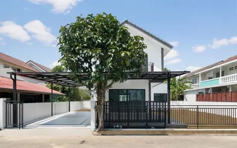 บ้านเดี่ยว 2 ชั้น รีโนเวทใหม่ หมู่บ้านกฤษดานคร 10 รัตนาธิเบศร์ ติดถนนใหญ่ ใกล้รถไฟฟ้า MRT สามแยกบางใหญ่