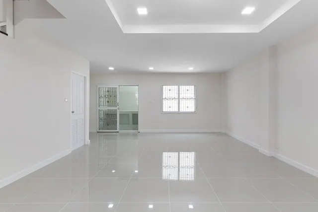 ขายทาวน์โฮม 2 ชั้น รีโนเวทใหม่ เดอะทาวน์ พระราม 5 ที่ดิน 22.3 ตร.ว. พื้นที่ใช้สอย 180 ตร.ม.