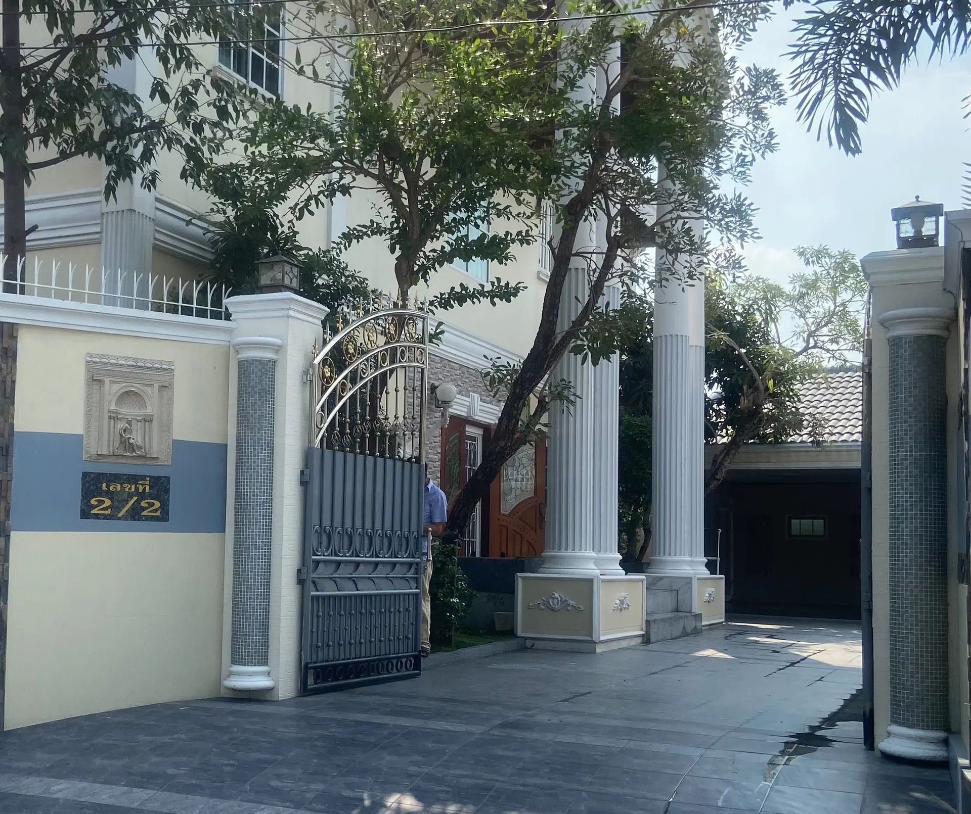 ขายบ้านหรูสไตล์โรมัน พร้อมเฟอร์นิเจอร์ ย่านรามอิทรา วัชรพล ใกล้ทางด่วน