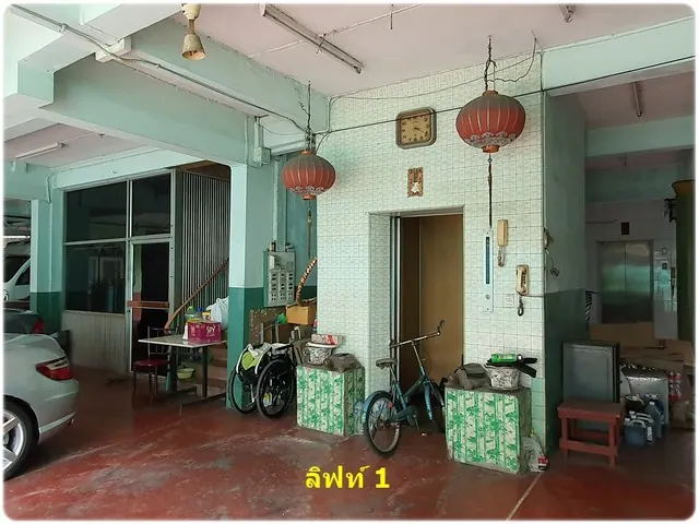 ที่ดิน บรรทัดทอง  209 ตร.ว. แถมตึก 3 ชั้น ลิฟท์ 2 ตัว จอดรถได้ 10 คัน ทำเลทอง