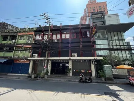 ขาย อาคารพาณิชย์ 3 คูหาติดกัน ทำเลทอง ซอย สุขุมวิท 22 เหมาะทำร้านอาหาร/คาเฟ่ /บาร์/ Office /Hostel