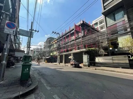 ขาย อาคารพาณิชย์ 3 คูหาติดกัน ทำเลทอง ซอย สุขุมวิท 22 เหมาะทำร้านอาหาร/คาเฟ่ /บาร์/ Office /Hostel